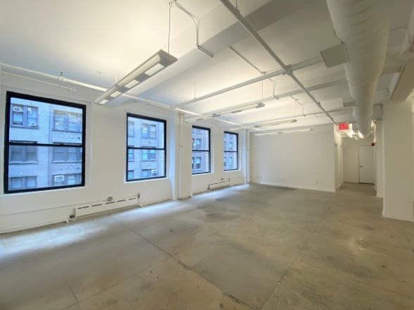 223-225 W 35th St, New York, NY for lease Interior Photo- Image 1 of 4