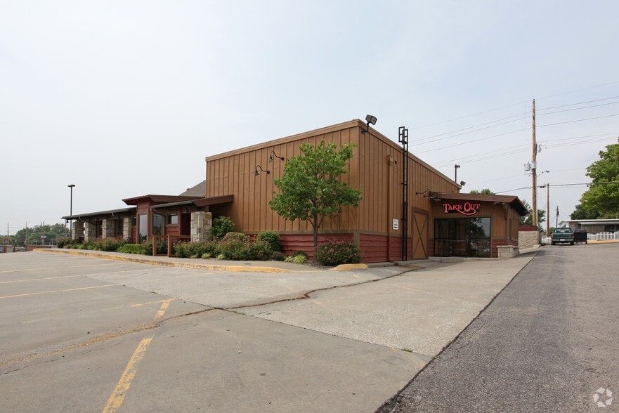 3704 Faraon St, Saint Joseph, MO à vendre - Photo du bâtiment - Image 2 de 50