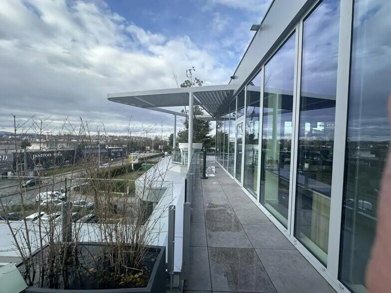 44 Sentier Du Bois Des Côtes, Limonest for lease - Building Photo - Image 3 of 3