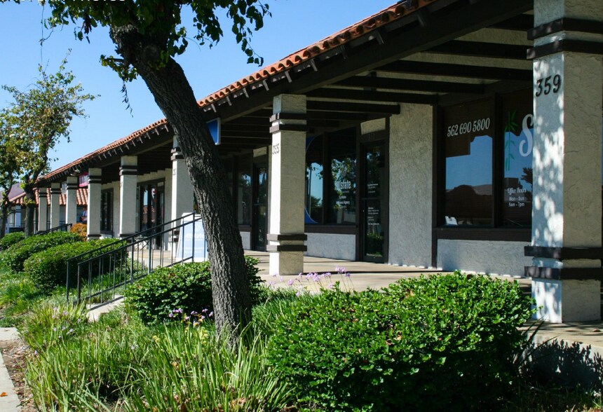 331-359 E La Habra Blvd, La Habra, CA à louer - Photo du bâtiment - Image 3 de 8