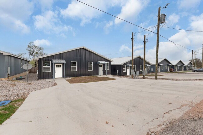 More details for 870-872 Waco St, Kingsland, TX - Multifamily for Sale