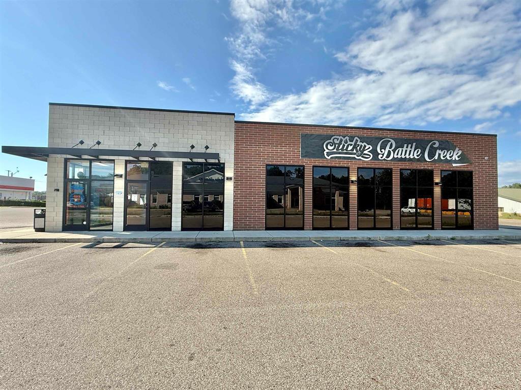 228 North Ave, Battle Creek, MI à vendre Photo principale- Image 1 de 37