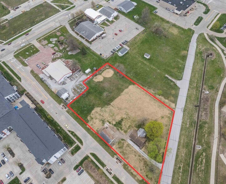 6305 NW 59th Ct, Johnston, IA à vendre - Photo du bâtiment - Image 2 de 20