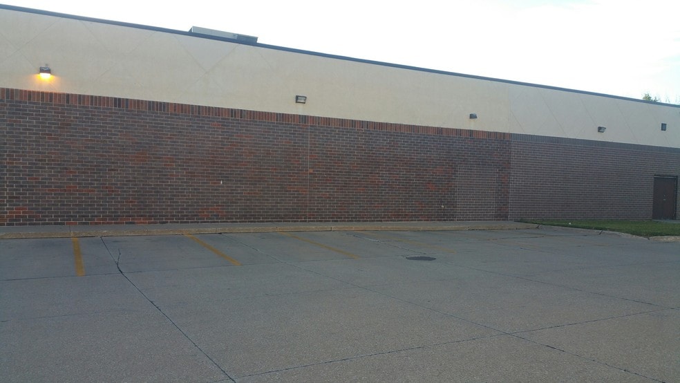 4405 Southern Hills Dr, Sioux City, IA à vendre - Photo du bâtiment - Image 3 de 22