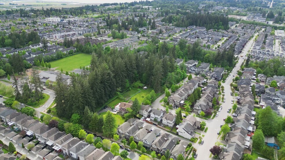 6159 150 St, Surrey, BC à vendre - Vidéo sur l’inscription commerciale - Image 2 de 3