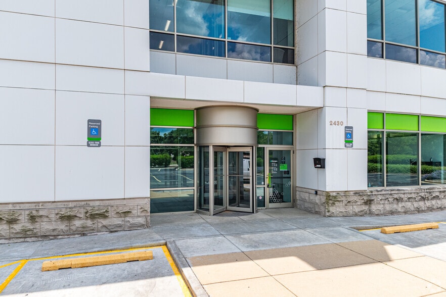 2430 W Indian Trl, Aurora, IL for lease - Building Photo - Image 3 of 4