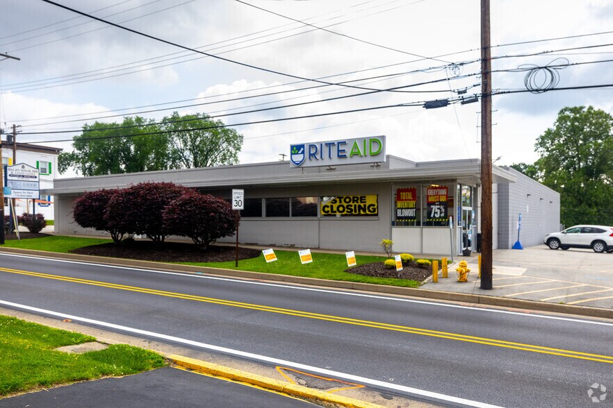 900 Mt Royal Blvd, Pittsburgh, PA for lease - Primary Photo - Image 1 of 6