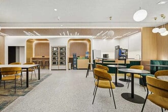 Office in Boulogne-Billancourt for lease Building Photo- Image 2 of 11