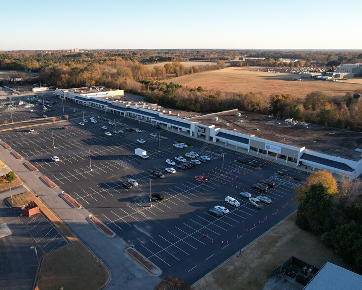 1308-1320 W Grantham St, Goldsboro, NC for lease - Building Photo - Image 1 of 13