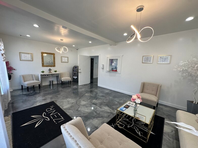 1324 SW 89th St, Oklahoma City, OK for sale - Interior Photo - Image 2 of 8