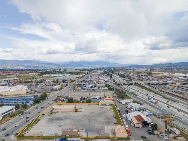 SE Valley & Willow Blvd, Rialto, CA à vendre - Photo du bâtiment - Image 1 de 1