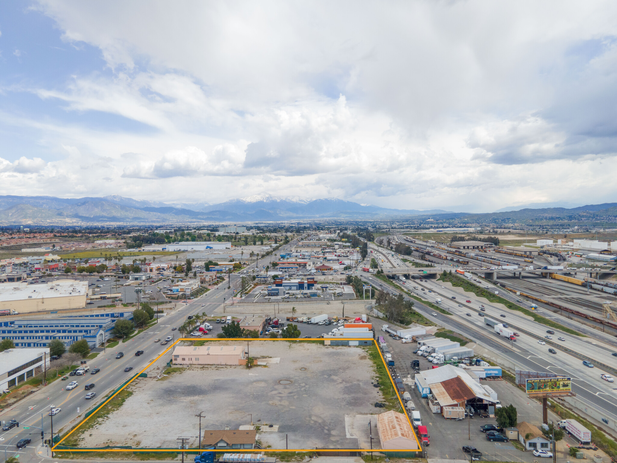 SE Valley & Willow Blvd, Rialto, CA à vendre Photo du bâtiment- Image 1 de 1