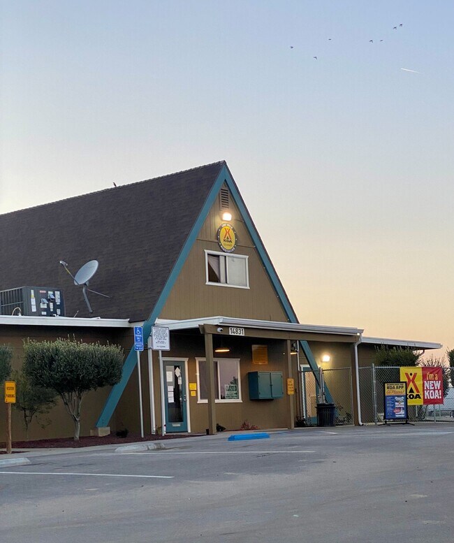 Plus de détails pour 14831 Warren St, Lost Hills, CA - Spécialité à vendre