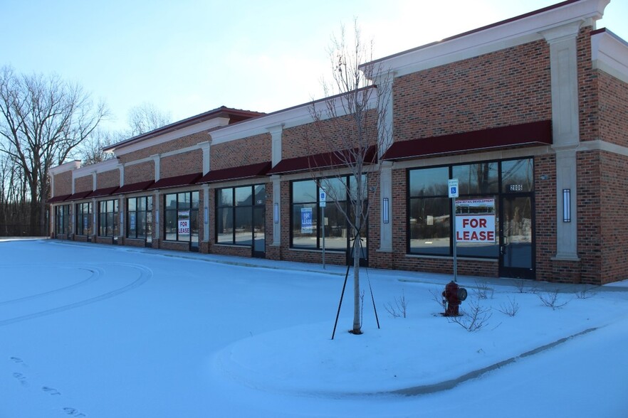 2806-2848 E West Maple Rd, Commerce Township, MI for lease - Building Photo - Image 2 of 6