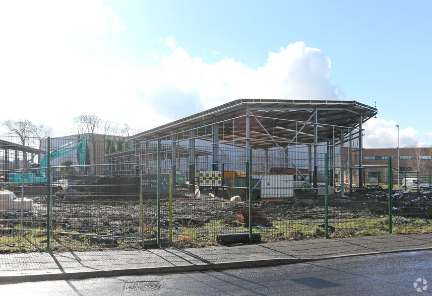 Colne Bridge Rd, Huddersfield for lease - Building Photo - Image 3 of 10