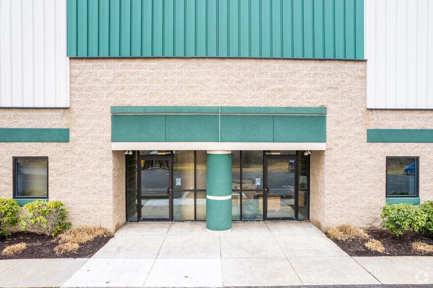 1110 Hanover St, Wilkes-Barre, PA for lease - Building Photo - Image 2 of 6