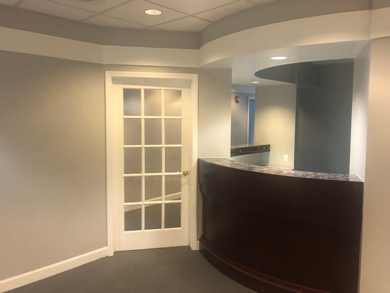 4343 Old Grand Ave, Gurnee, IL for lease - Interior Photo - Image 3 of 16