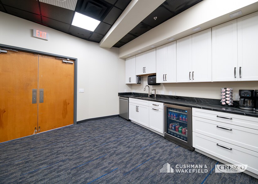 737 Bolivar Rd, Cleveland, OH à louer - Photo du bâtiment - Image 3 de 17