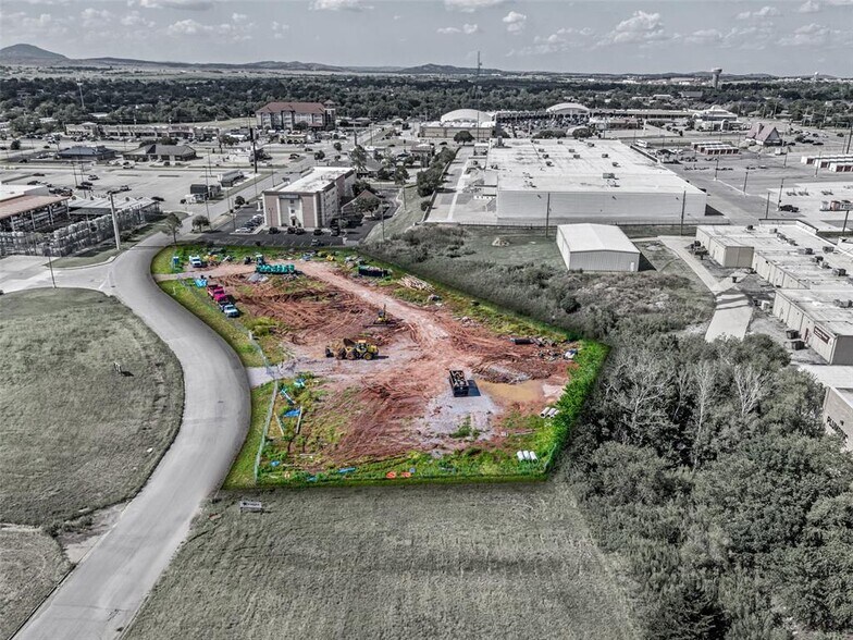 1201 NW 40th St, Lawton, OK à vendre - Photo du bâtiment - Image 2 de 8