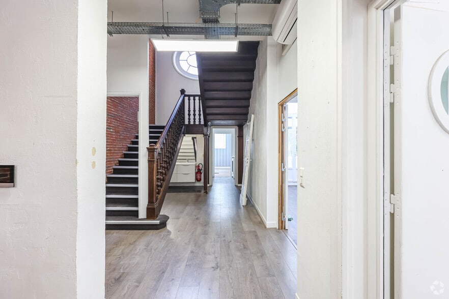 23 Rue Laugier, Paris for lease - Interior Photo - Image 3 of 20