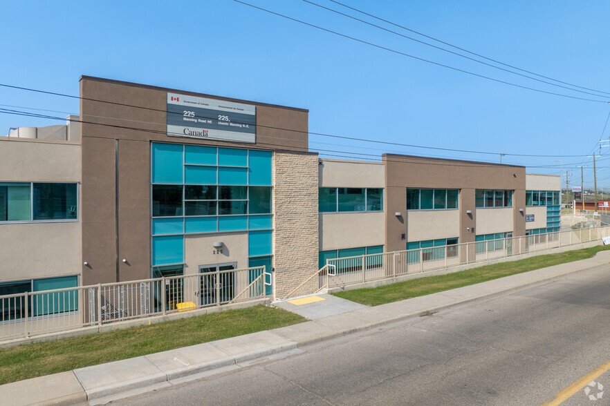 225 Manning Rd NE, Calgary, AB for lease - Primary Photo - Image 1 of 5