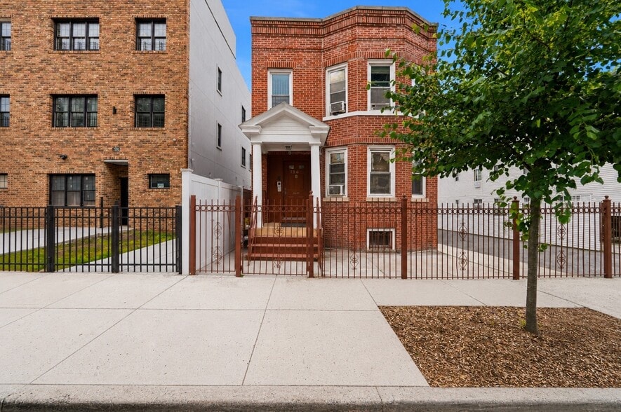 756 E 223rd St, Bronx, NY for sale - Primary Photo - Image 1 of 9