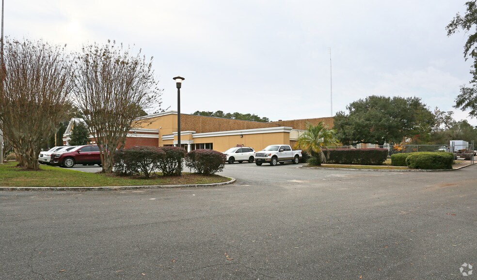 4708 NW Capital Cir NW, Tallahassee, FL à vendre - Photo du bâtiment - Image 3 de 33