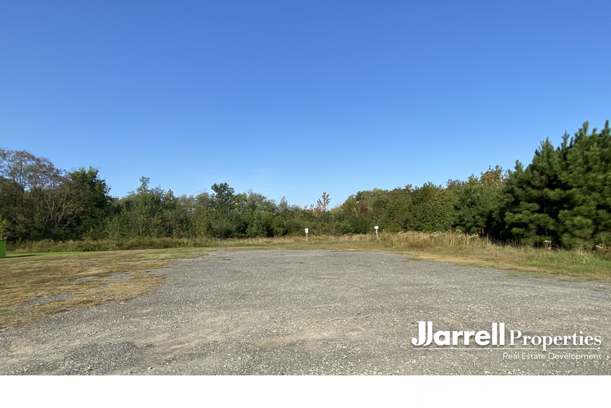 8608 Jefferson Davis Hwy, Fredericksburg, VA à louer - Photo du bâtiment - Image 2 de 2