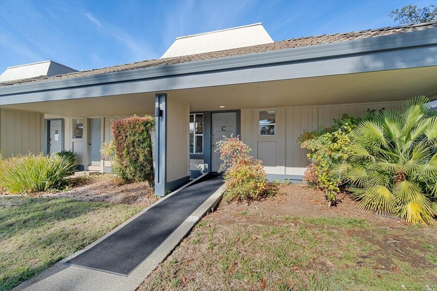 455 March Ave, Healdsburg, CA à vendre - Photo du bâtiment - Image 3 de 8