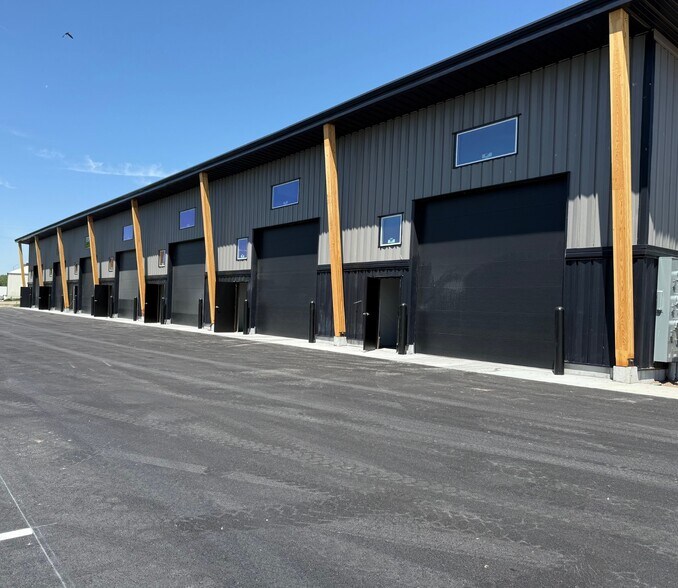 4962 3300 w, Rexburg, ID à louer - Photo du bâtiment - Image 2 de 27