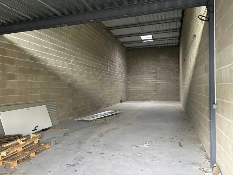 Flex in VILLENAVE-D'ORNON for lease - Interior Photo - Image 3 of 4