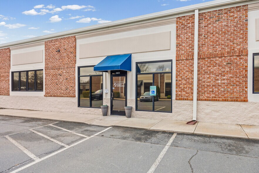 8190 Regent Pky, Fort Mill, SC à louer - Photo du bâtiment - Image 2 de 40