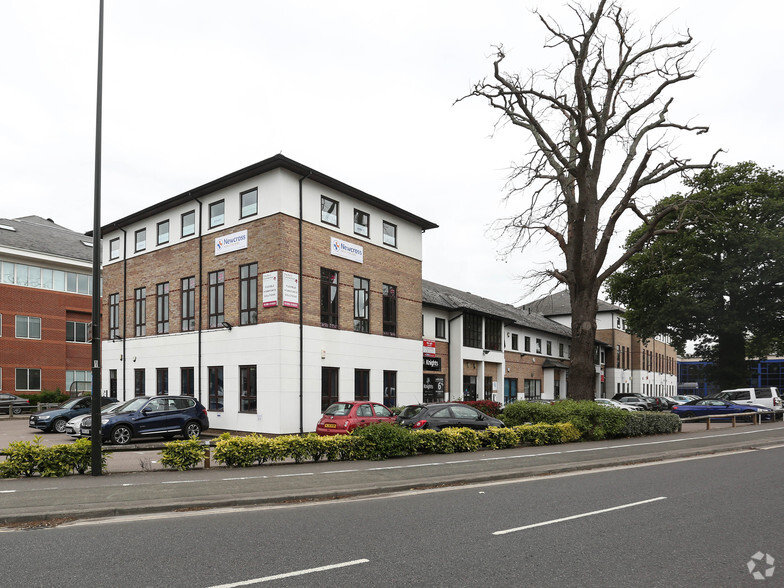 Gatwick Rd, Crawley for lease - Building Photo - Image 2 of 4