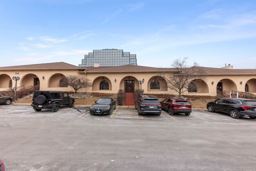 1754 N Washington St, Naperville, IL à vendre - Photo du bâtiment - Image 2 de 10