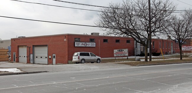Plus de détails pour 185 Toryork Dr, Toronto, ON - Industriel à vendre