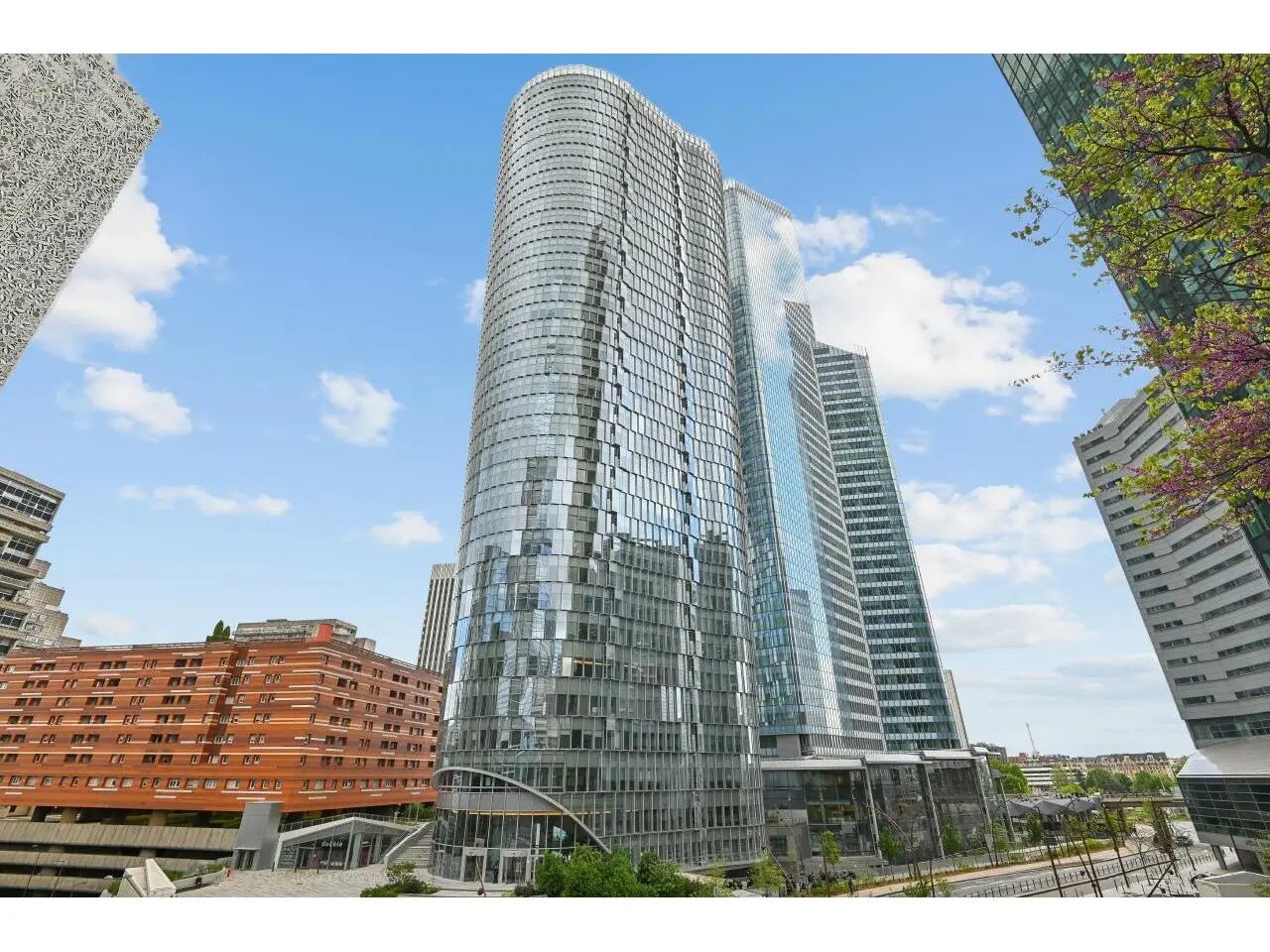 4 Place Des Saisons, Courbevoie for lease Building Photo- Image 1 of 22