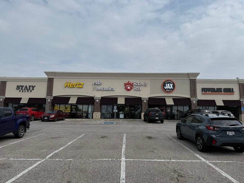 2557-2575 S 171st St, Omaha, NE for lease - Building Photo - Image 3 of 8