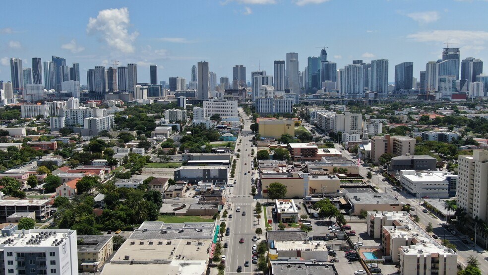 1044 W Flagler St, Miami, FL à louer - Photo du bâtiment - Image 2 de 5