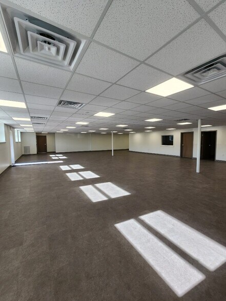 1918 W Virginia Ave, Crewe, VA à louer - Hall d’entrée - Image 3 de 29