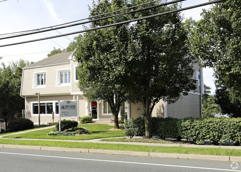 123 Broadway, Woodcliff Lake, NJ à louer - Photo du bâtiment - Image 2 de 7