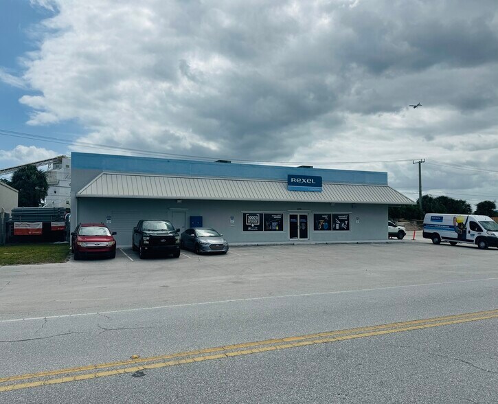 1251 SE Dixie Cutoff Rd, Stuart, FL à vendre - Photo du bâtiment - Image 2 de 5