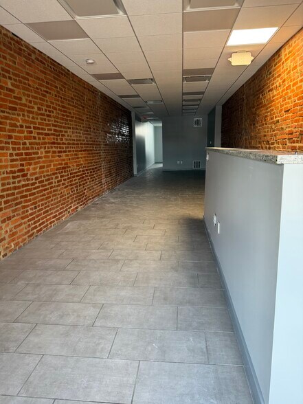 4813 Eastern Ave, Baltimore, MD à louer - Photo du bâtiment - Image 3 de 4