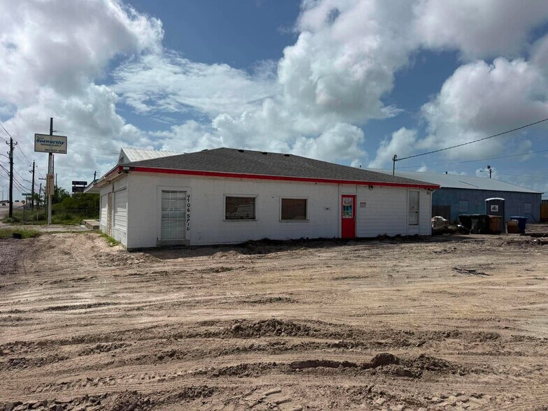 9906 S Padre Island Dr, Corpus Christi, TX for lease - Building Photo - Image 2 of 2