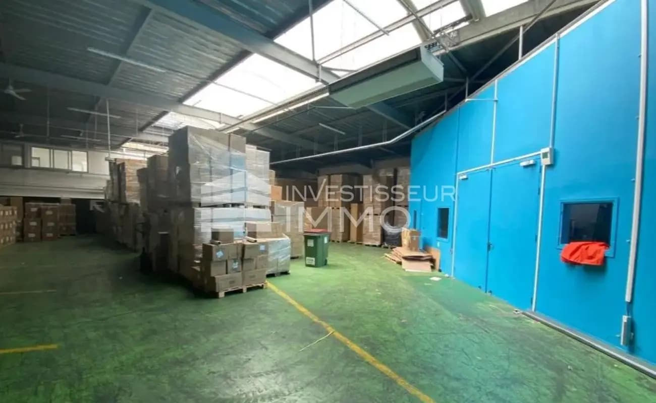 Flex in Montreuil for lease Interior Photo- Image 1 of 6