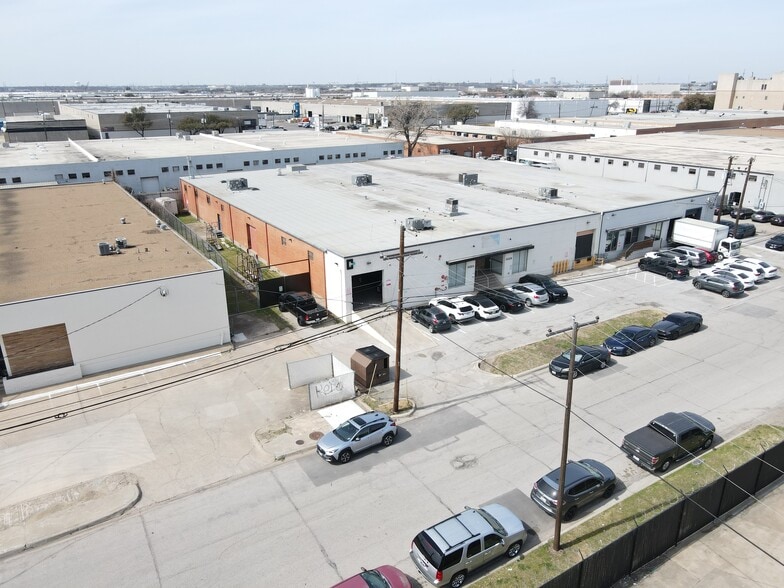5025-5035 Sharp St, Dallas, TX for lease - Building Photo - Image 3 of 10