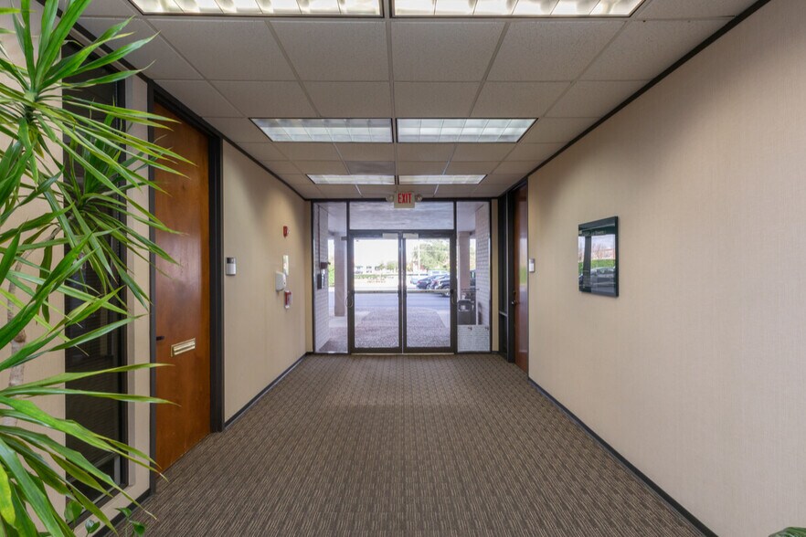 16902 El Camino Real, Houston, TX à vendre - Photo intérieure - Image 2 de 7