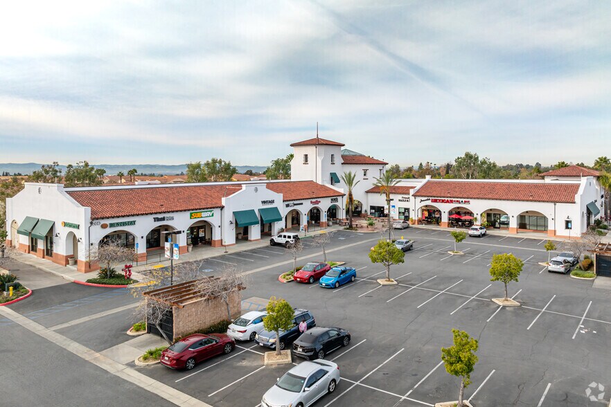 2440 W Arrow Rt, Upland, CA à louer - Photo principale - Image 1 de 5