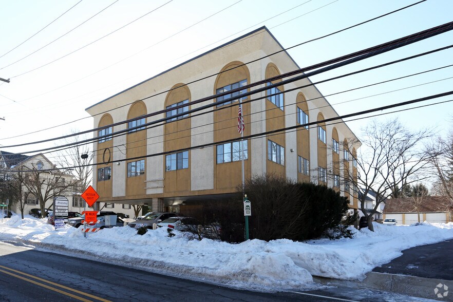 212 N Main St, North Wales, PA à louer - Photo du bâtiment - Image 2 de 23