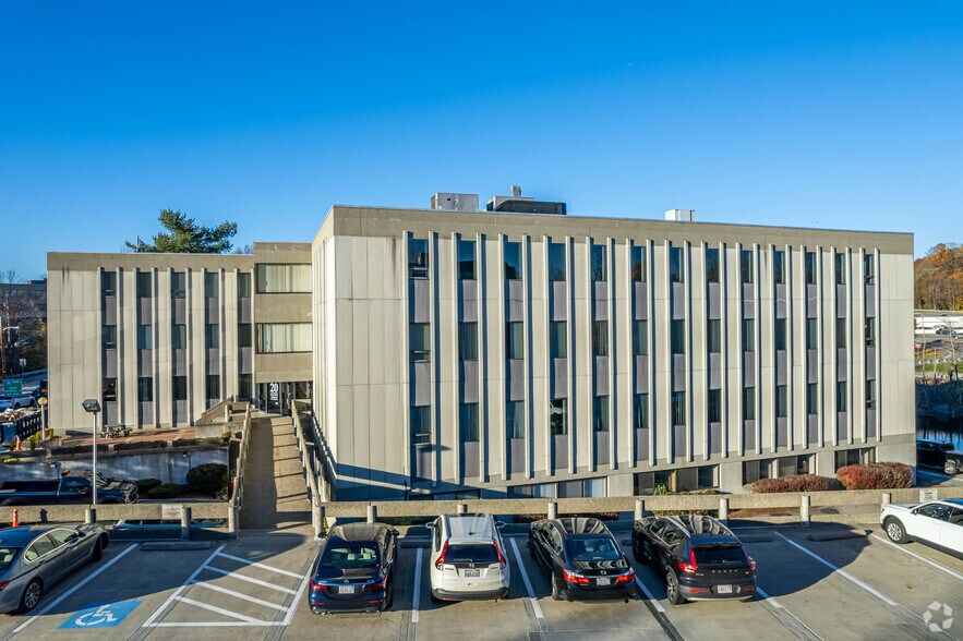20 Walnut St, Wellesley, MA à louer - Photo du bâtiment - Image 2 de 25
