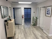 875 OLD IVY foyer